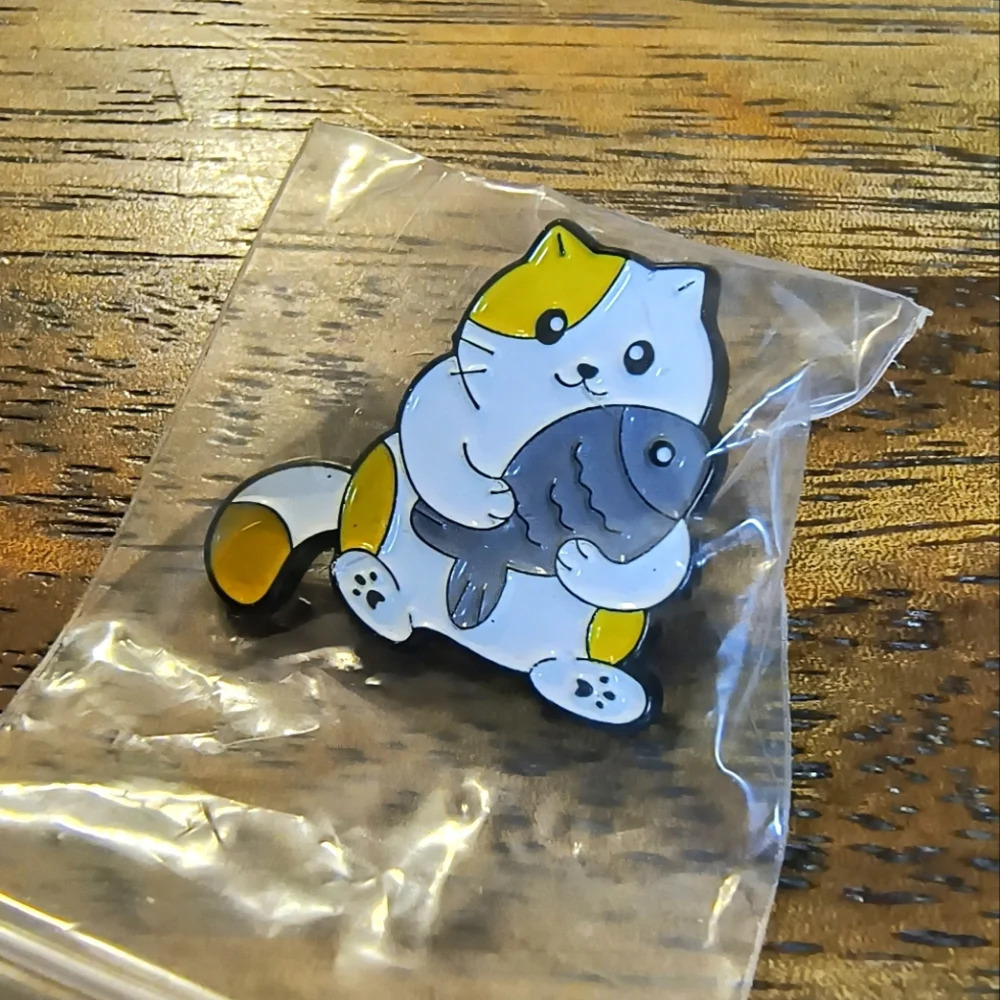 White orange fish cat kitten cute enamel pin jewelry women's decor bag fun silve